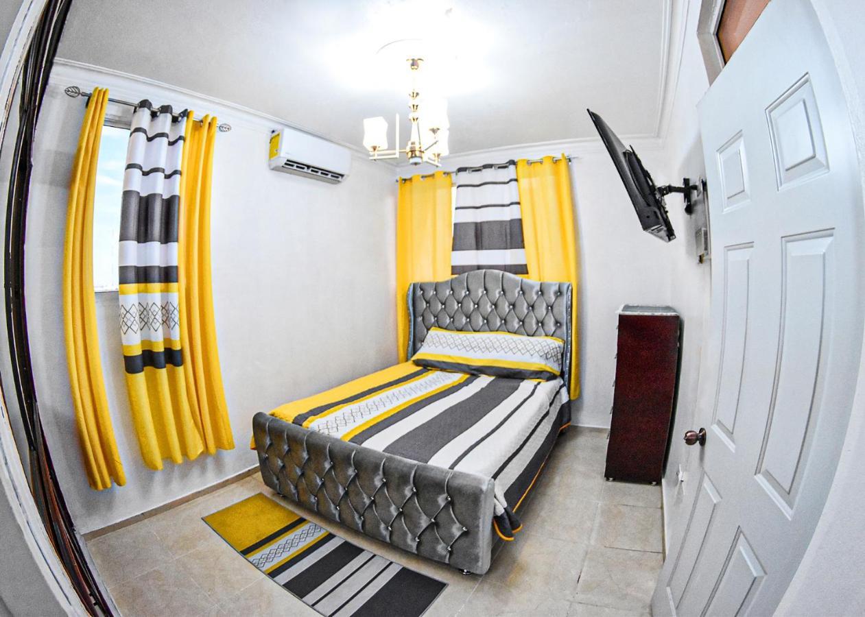 Apartamento En La Carreras Proximo Al Monumento Santiago De Los Caballeros Exteriör bild